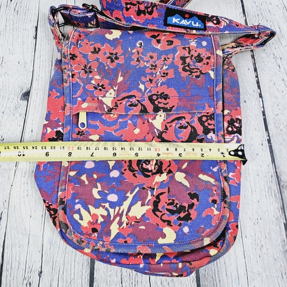 KAVU | canvas rose floral pattern crossbody bag purse - Picture 10 of 11
